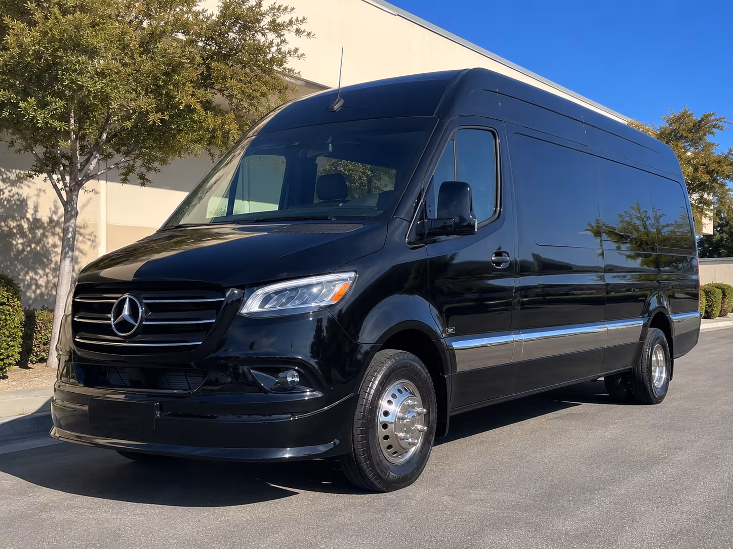 book a bus for your next prom 1