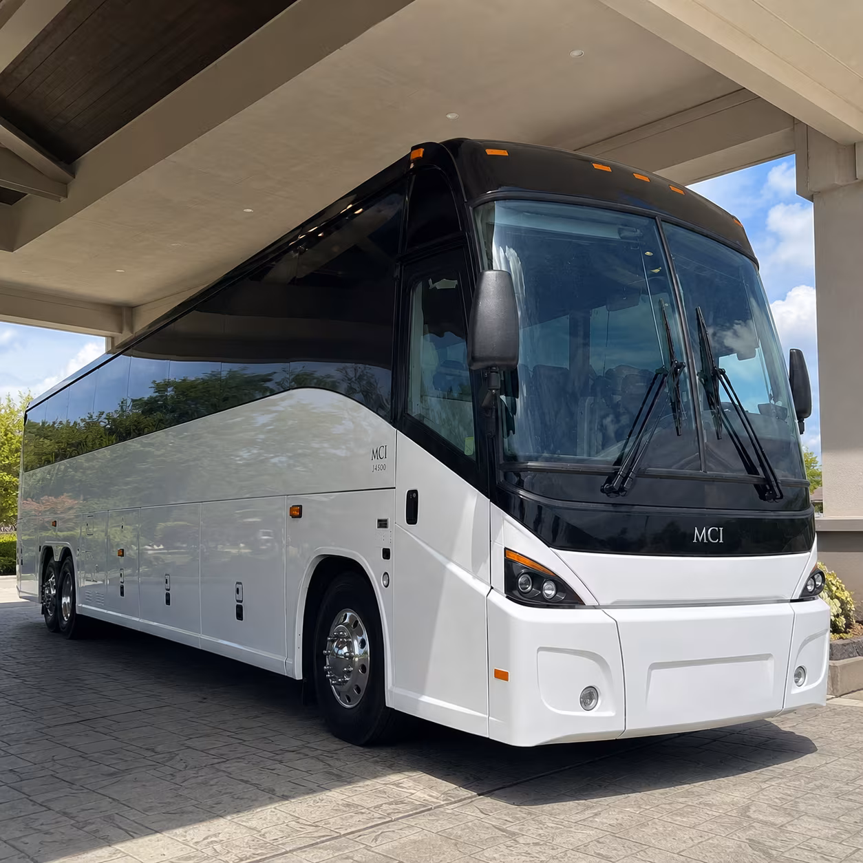 charter buses for fort lauderdale trade show attendees arriving at fll