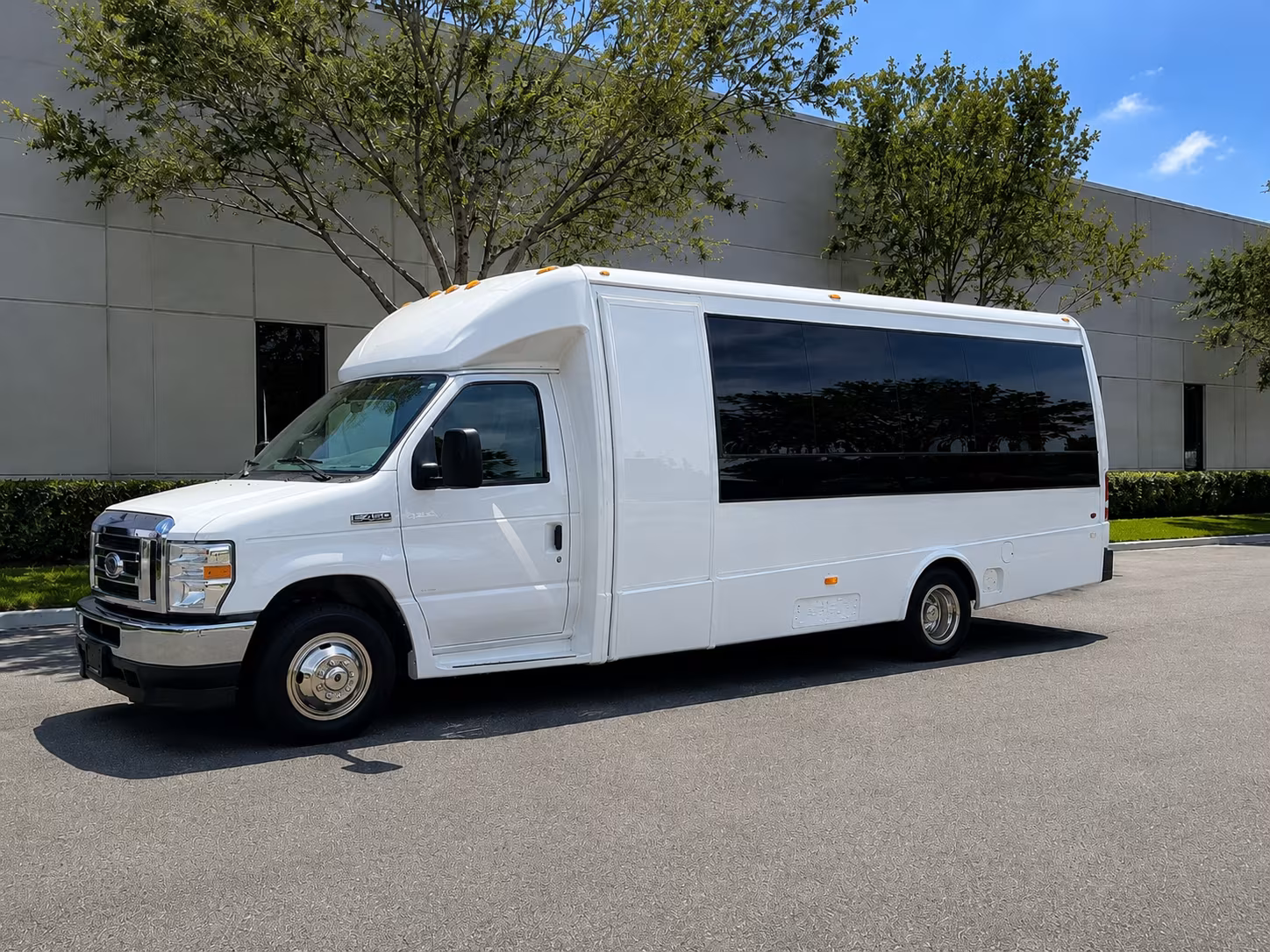 minibuses for executive transfers and vip convention groups in fort lauderdale